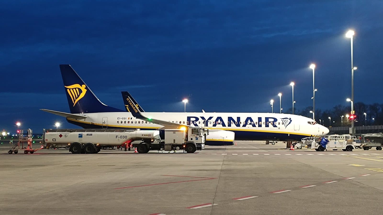 Boeing 737 8AS (EI GSI) of Raynair at Charleroi Brussels South Airport, 2025. File photograph.