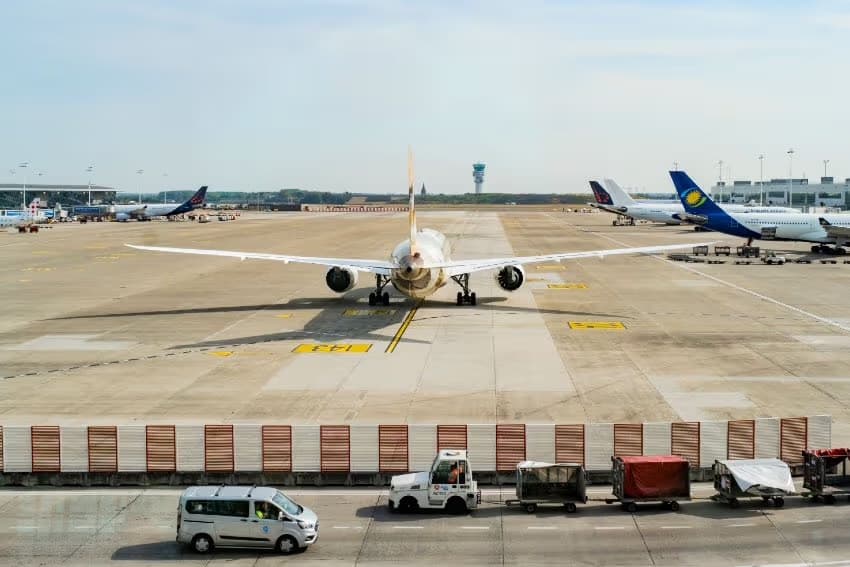An aircraft on the runway at Brussels Airport